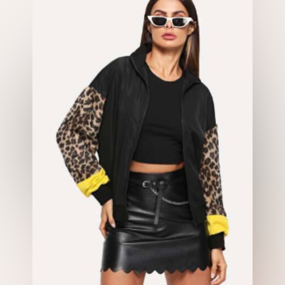 Stylish Zip Up Contrast Leopard Sleeve Jacket